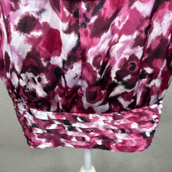 Dress Barn Purple & White Floral V-Neck Front Ruffle Sleeveless Top Size 2X - Picture 3 of 8